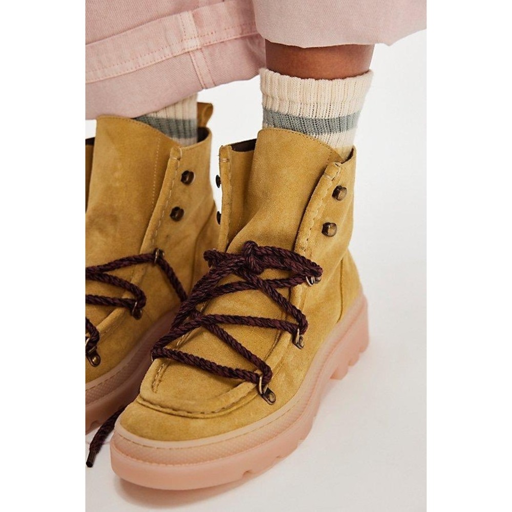 NEW Free People Naguisa Pine Pass Hiker Boot Vanilla Suede Lug Sole Size 37 EU - Picture 2 of 9
